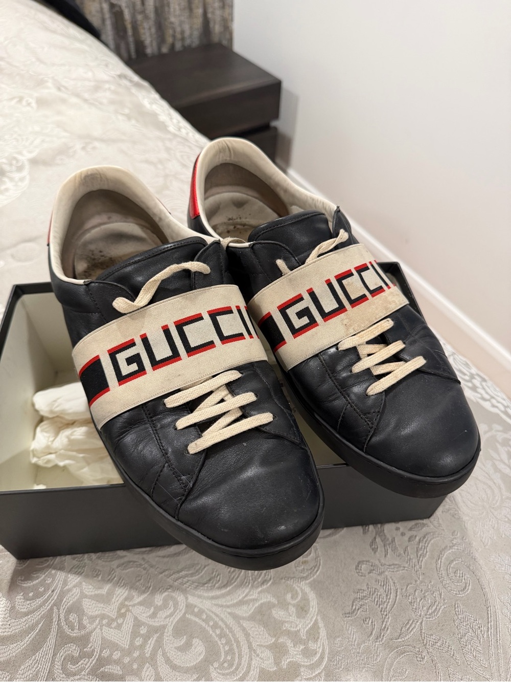Gucci Black Leather Low-Top Sneakers with Red and Cream Web Strap